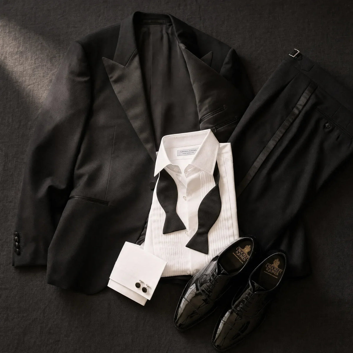 Tuxedo vs Suit for Black Tie Events: Which Should You Wear?